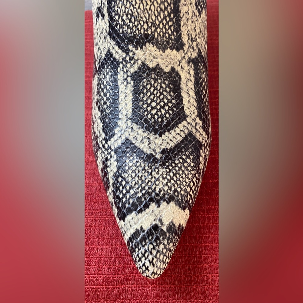 NWT…MARC FISHER… WOMENS SNAKE PRINT BOOTS - Picture 11 of 12